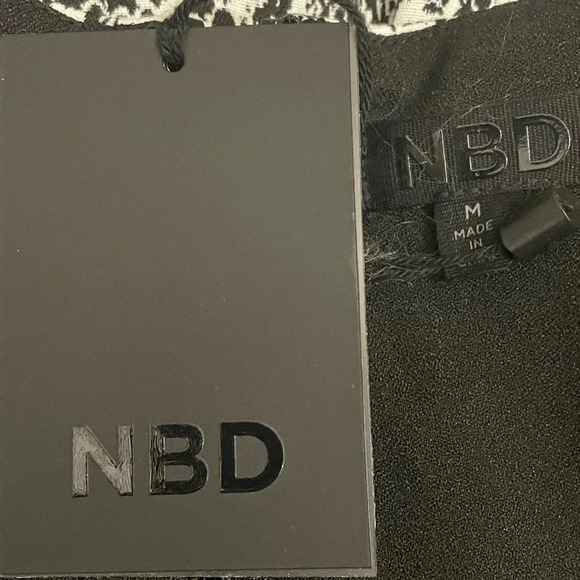 ✨NBD Jamie Mini Dress in black & white‎ snake print - Picture 9 of 10